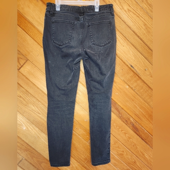 St. John's Bay dark gray size 8 skinny leg jeans - Picture 8 of 13